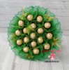 Букетик из конфет «Ferrero Rocher» в зеленом цвете на 8 марта