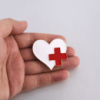 Брошка медична «Серце з медичним хрестиком»