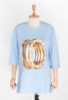 Жіноча блакитна футболка з малюнком