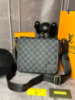 Сумка мессенджер Louis Vuitton District PM Damier Graphite с лого в углу черного  s067