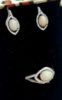 Серебряный набор (кольцо+серьги) с РАДУЖНЫМ ОПАЛОМ и БЕЛЫМИ ТОПАЗАМИ, 925 проба