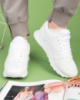 Жіночі білі кросівки на шнурівці