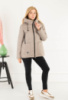 Жіноча бежева куртка з капюшоном.