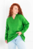 Жіночий зелений светр