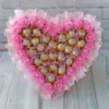 Рожевий букет із цукерками в формі серця, подарунок для коханої на день святого Валентина