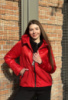 Жіноча червона куртка з капюшоном
