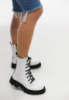 Білі жіночі демісезонні черевики з чорною вставкою
