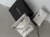 Сумка Chanel 22 Mini Handbag з перлинами білий
