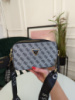 Сумочка Guess кросс-боді сірий
