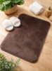 Коричневий килимок для ванної