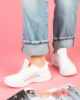 Жіночі білі кросівки на шнурівці