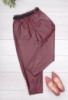 Жіночі бордові брюки з еко-шкіри