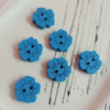 Деревянные пуговицы «ромашка». Размер - 15мм. Цвет - синий. Цена указана за 1 шт.