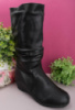 Жіночі чорні чоботи на танкетці