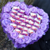 Великий фіолетовий букет із цукерками Rafaello на день закоханих