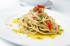 Спагетти с чесноком, оливковым маслом и перцем