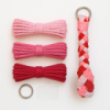 Набор макраме для рукоделия и плетения брелока для ключей и аксессуаров 17.3х3.5 см трёхцветный розовый