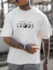 Чоловіча біла модна оверсайз футболка з яскравим дизайном