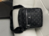Чоловіча сумка мессенджер через плече Louis Vuitton чорний