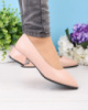 Жіночі бежеві туфлі на підборах
