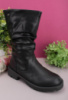 Жіночі чорні чоботи на трактарной підошві