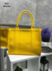 Жовта - елегантна, стильна та вмістка жіноча сумка стриманого дизайну (0521)