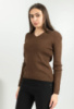 Жіночий коричневий светр