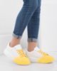 Жіночі біло-жовті кросівки