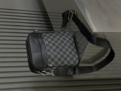 Чоловіча сумка мессенджер через плече  Louis Vuitton сірий