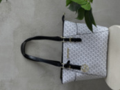 Сумка Michael Kors Charlotte Top Zip Tote Shoulder Bag білий