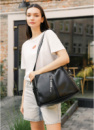 Жіноча спортивна сумка компактна шкіра еко