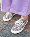 Жіночі сірі кеди в принт