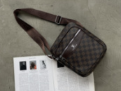 Чоловіча сумка мессенджер через плече Louis Vuitton коричневий в клітку