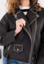 Жіноча чорна куртка з еко-шкіри