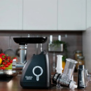 Мясорубка электрическая Magio MG-270 2200 Вт черная