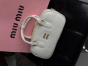 Жіноча сумка Miu Miu Arcadie через плече білий