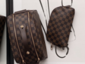 Жіноча косметичка Louis Vuitton Dopp Kit коричневий в клітку