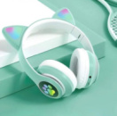 Беспроводные детские Bluetooth наушники с кошачьими ушками и цветной подсветкой Cat VZV-23M (Зелёные)