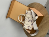 Сумка Louis Vuitton Monogram Reverse OnTheGo молочний