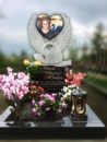 Памятник лебедь с сердцем c фото на керамике №2