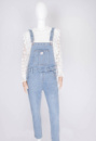 Жіночий джинсовий комбінезон