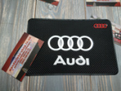 Антиковзаючий килимок на панель авто Audi (Ауді)