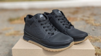 Черевики зимові New Balance чорні.