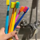 Цветная зубная щетка Soft ApogeyDental 1 шт