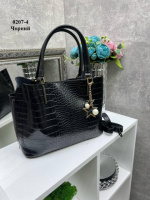 Чорна - стильна сумка на три відділення, з брелком, дорогий турецький матеріал з крокодиловим принтом (0207-4)