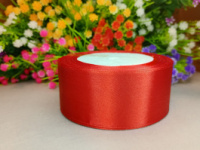 Атласная лента 4 см. Длина рулона 23 м. Цвет ядовито красный