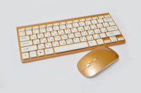 Беспроводная клавиатура и мышь 902 (под Apple)