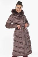 Куртка женская Braggart зимняя длинная с поясом и натуральным мехом на капюшоне - 56586 цвета сепии