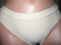 Трусики-танга Rosa junio з лазерною обробкою гладкі бежеві однотонні розміри S/M (44-46) і L/XL (46-48)