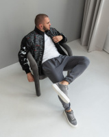 Шкіряна куртка чоловіча екошкіра чорного кольору з принцом